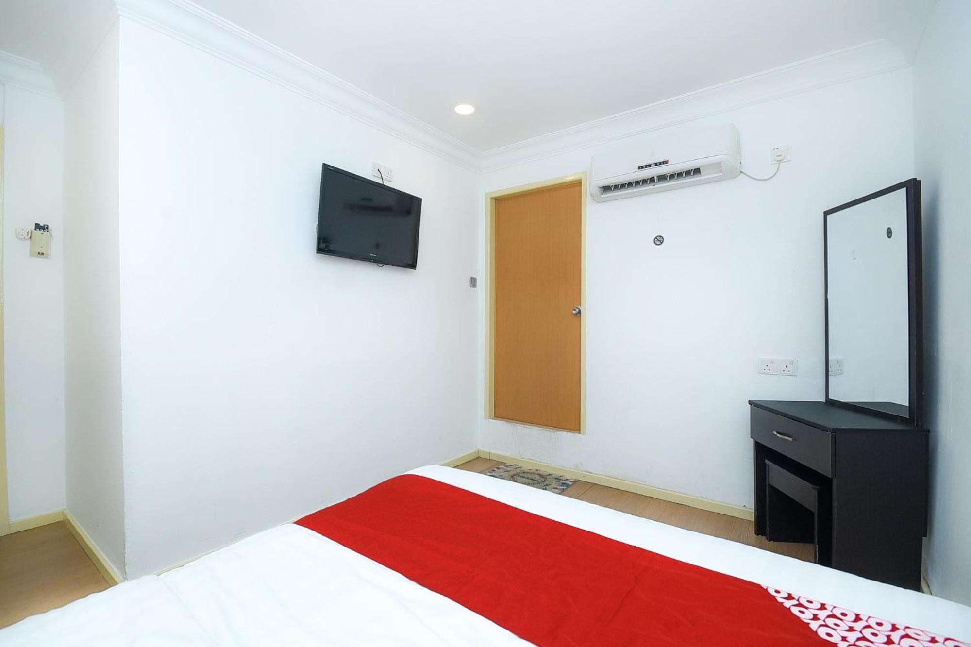 Oyo 90820 River Inn Miri Exterior photo