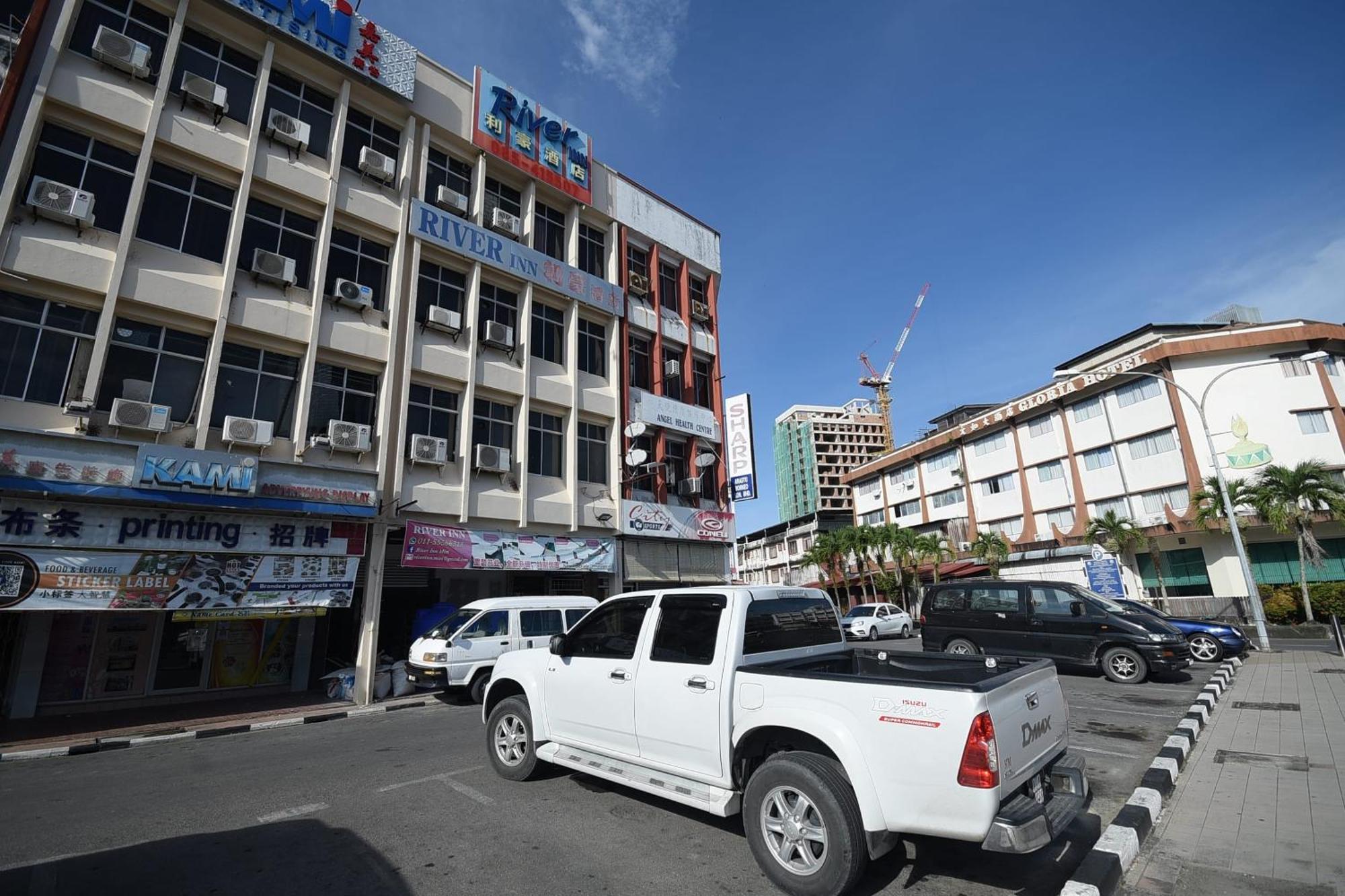 Oyo 90820 River Inn Miri Exterior photo